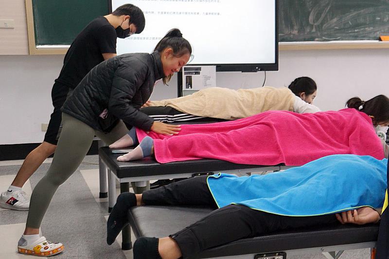 大葉大學運健系開設傳統整復推拿基本常用手法課程