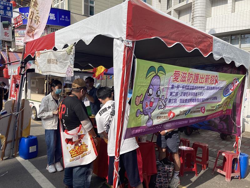 大甲媽祖遶境，口罩不離身，3劑疫苗不可少
