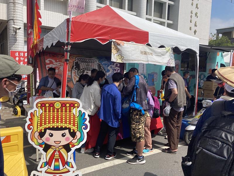 大甲媽祖遶境，口罩不離身，3劑疫苗不可少