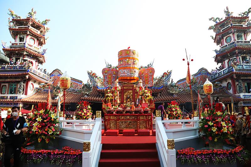 大甲媽祝壽大典 信眾朝聖三跪九叩 場面壯觀隆重