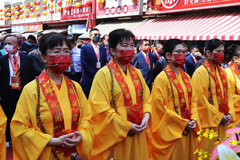 大甲媽祝壽大典 信眾朝聖三跪九叩 場面壯觀隆重