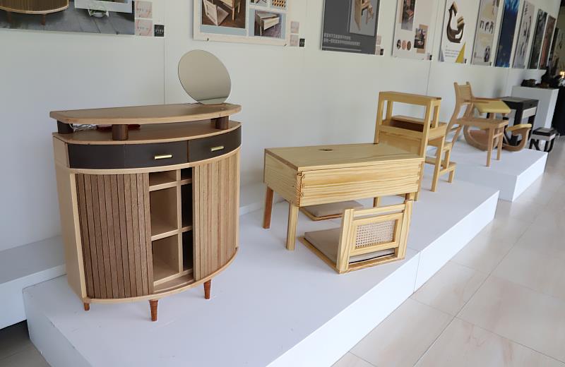 南華大學產設系畢業巡迴展開跑，展現兼具實用性與創意設計的創作能量。