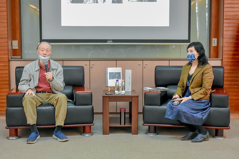 攝影家莊靈座談會現場：主講者莊靈、與談人孫維瑄