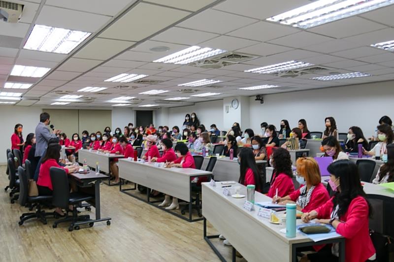 南臺科大111老闆娘學院春季班開訓典禮情形。