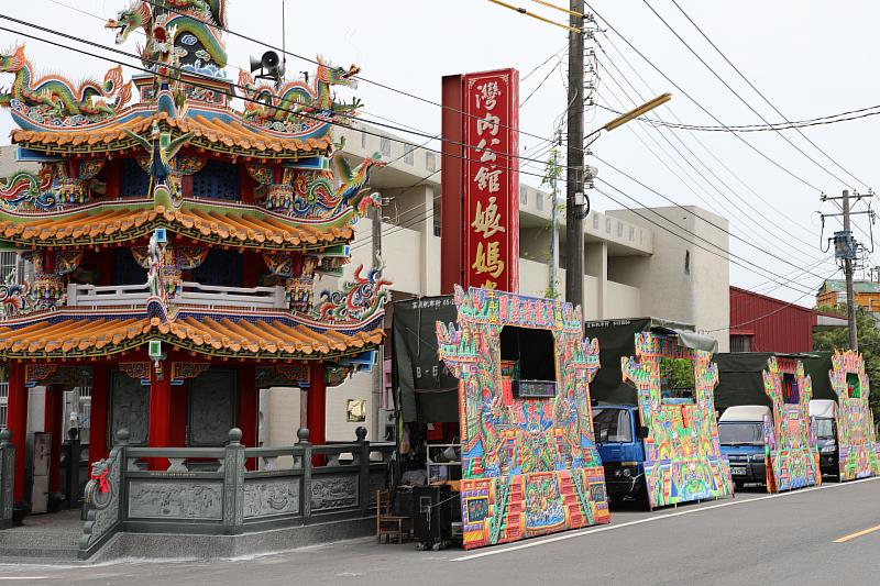 六腳鄉灣內公舘娘媽堂聖誕千秋數百戲棚齊祝壽