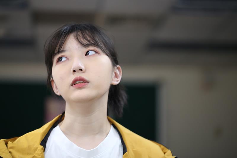 許庭瑜回想起2020年整個年級緊急飛回台灣的過程，用「逃難」來形容。