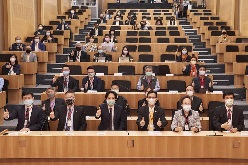 「2022台灣社會價值研討會」共吸引上百位企業代表與學者專家的參與，產官學共倡社會價值運動邁向 SDGs。