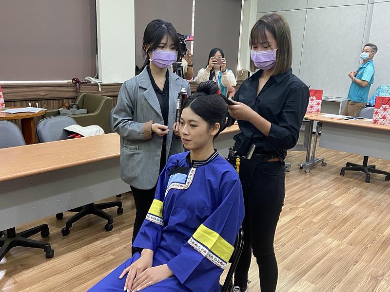 客家髻鬃梳理技藝復返 雲鬢美學再現
