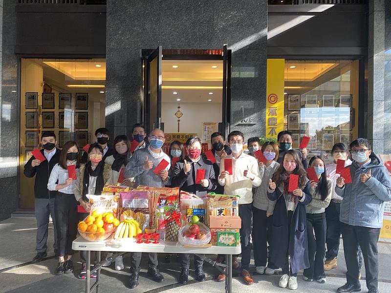 在永慶不動產工作時間更為彈性，自主安排行程上靈活自由，讓台中文心中清加盟店5年創下近1.8億元的好業績。