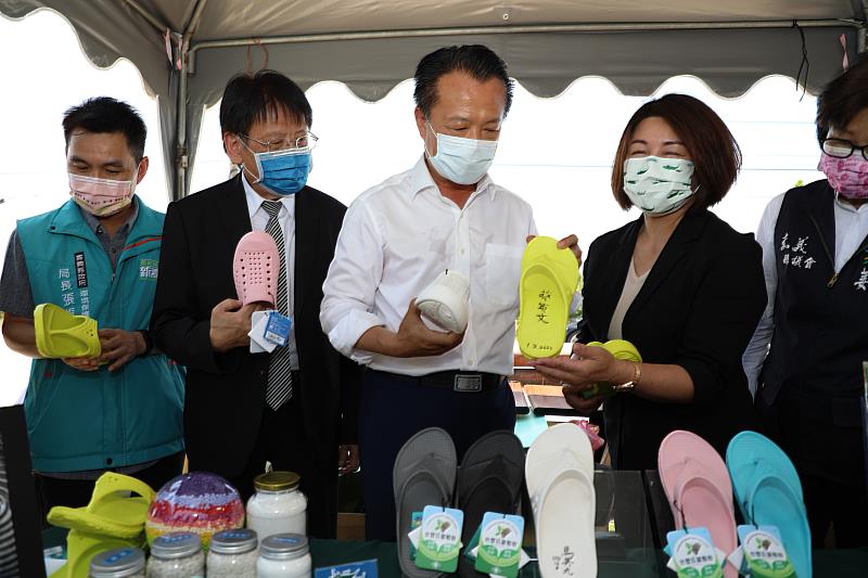 循環再利用-嘉義縣頒發全國首座廢蚵殼暫置場許可證