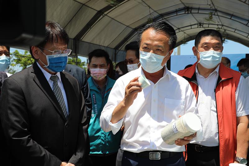 循環再利用-嘉義縣頒發全國首座廢蚵殼暫置場許可證