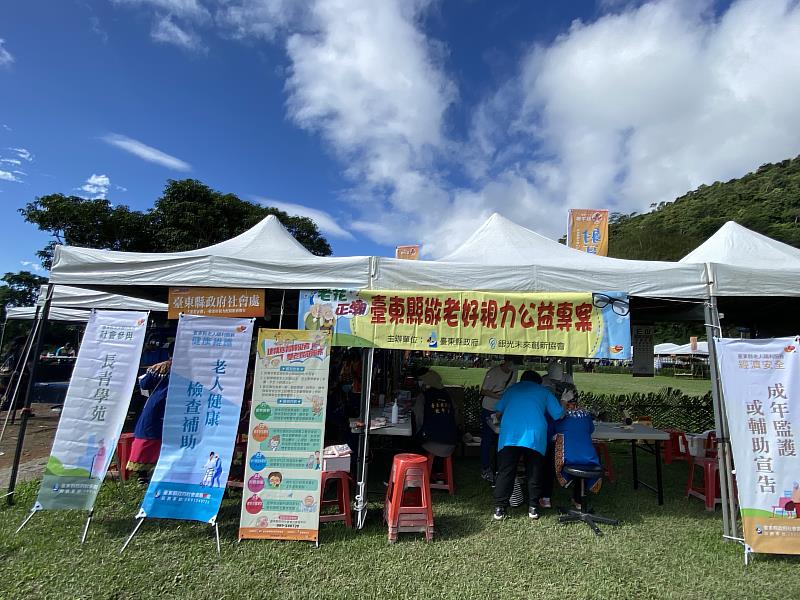 「老花正潮！2022敬老好視力」活動首場在延平 饒慶鈴呼籲子女陪長輩免費配鏡