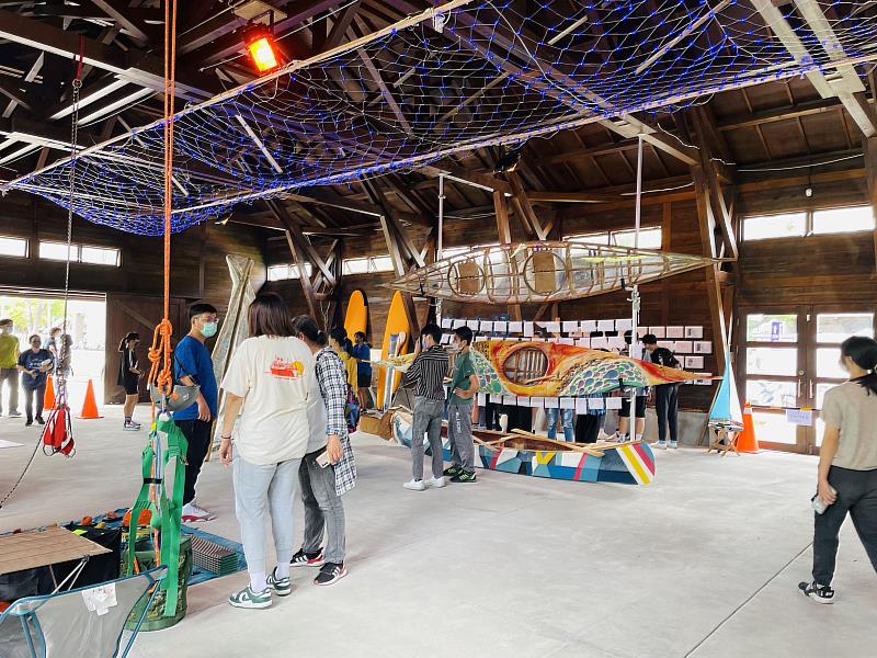 「向山海致敬主題攝影作品展」 即日起至5/1  鐵道藝術村275倉庫展出