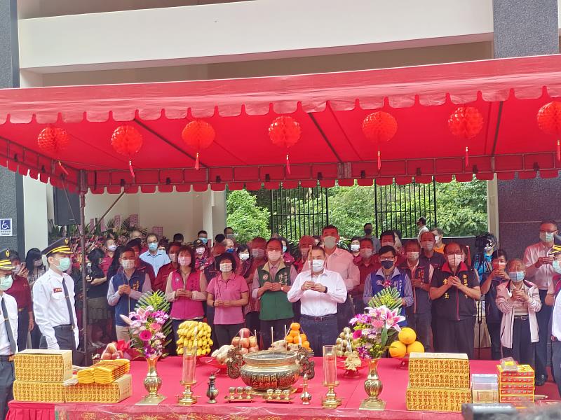 新北消防局戮力以嶄新的面貌面對新北市市民，全新的消防廳舍及市民活動中心展現出市府對地方安全及在地文化的重視，打造「安居樂業」的新城市。