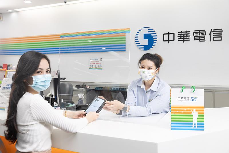 中華電信挺防疫行動、光世代、MOD等優惠齊發，全台門市皆定期清消並落實量體溫、戴口罩、實聯制等防疫措施，同時提供網路門市24小時、零接觸自助化業務申請服務，為客戶打造安心消費環境。