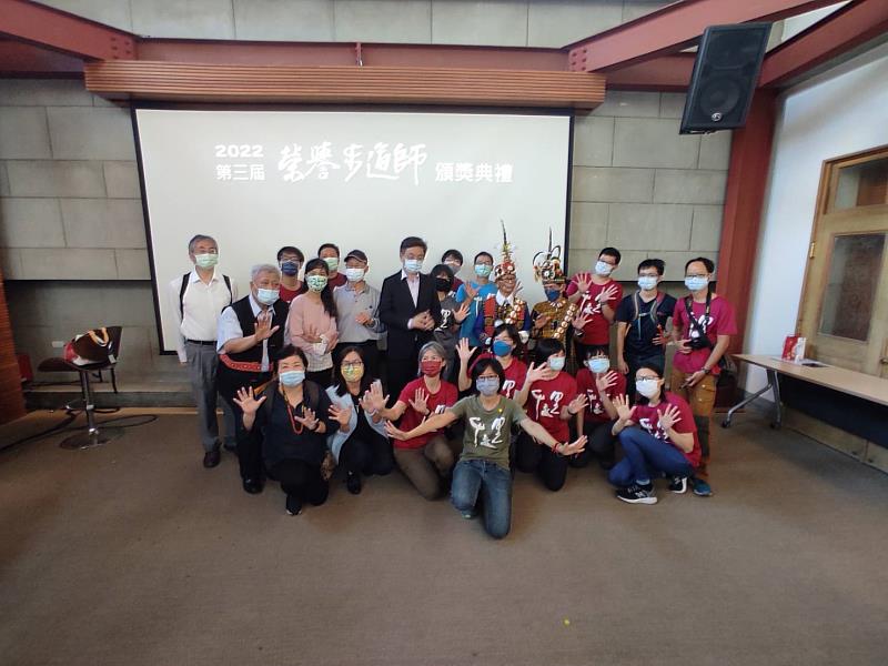 局長,處長與受獎人員,評審委員,千里步道協會工作人員合照