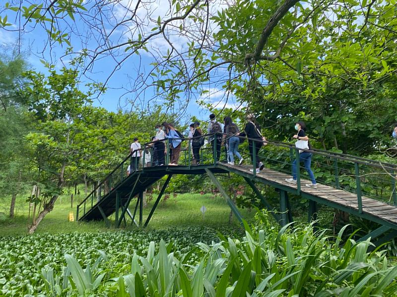 東華大學觀光暨休閒遊憩學系同學參訪園區豐之谷自然生態公園。