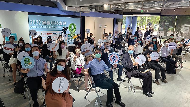 (圖二)蒞臨現場之出題企業代表與新創合影