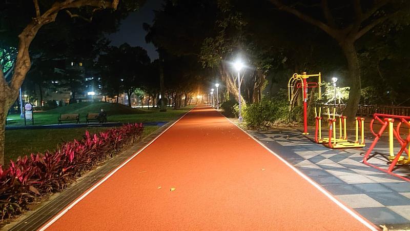 板橋區環河公園PU跑道讓民眾跑步健行安全又舒適