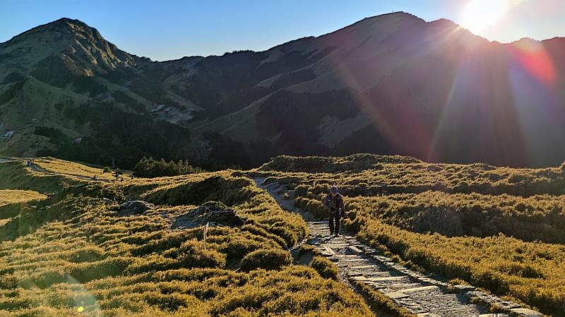 沈澱心靈、靜心防疫，疫情過後，讓我們一起去爬山!~武陵福壽山合歡群峰百岳輕裝隊~