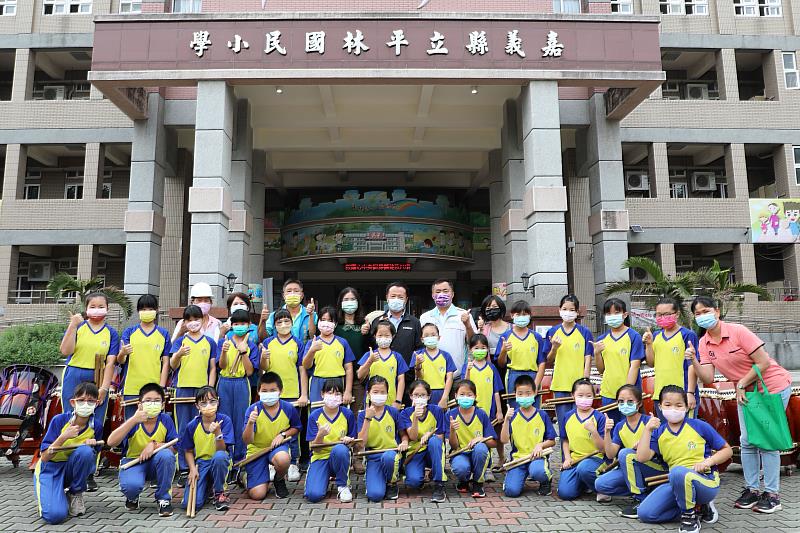 打造舒適校園環境！翁縣長視察嘉義縣平林國小擴建央廚及PU跑道新建工程