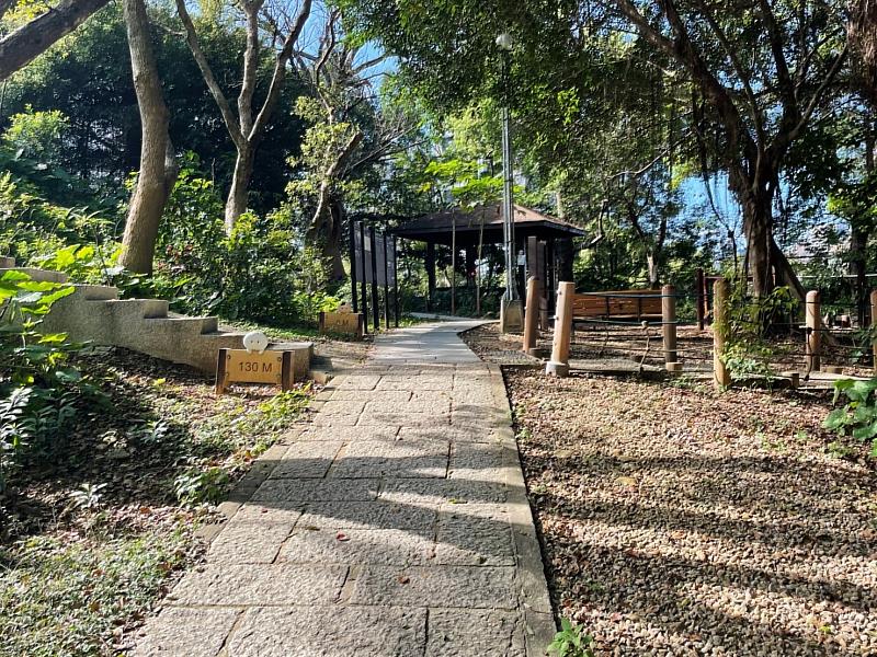 自強公園提供不同的登山路線，讓各種體能的市民朋友都可以健行運動