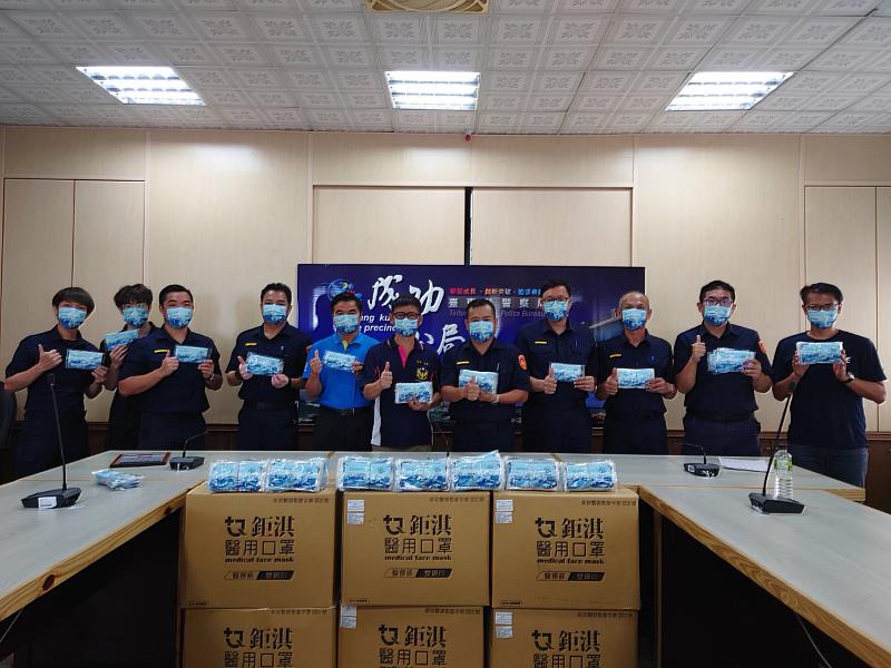 海洋意象勇者無懼 臺東縣成功警分局特製款口罩凝聚團隊精神