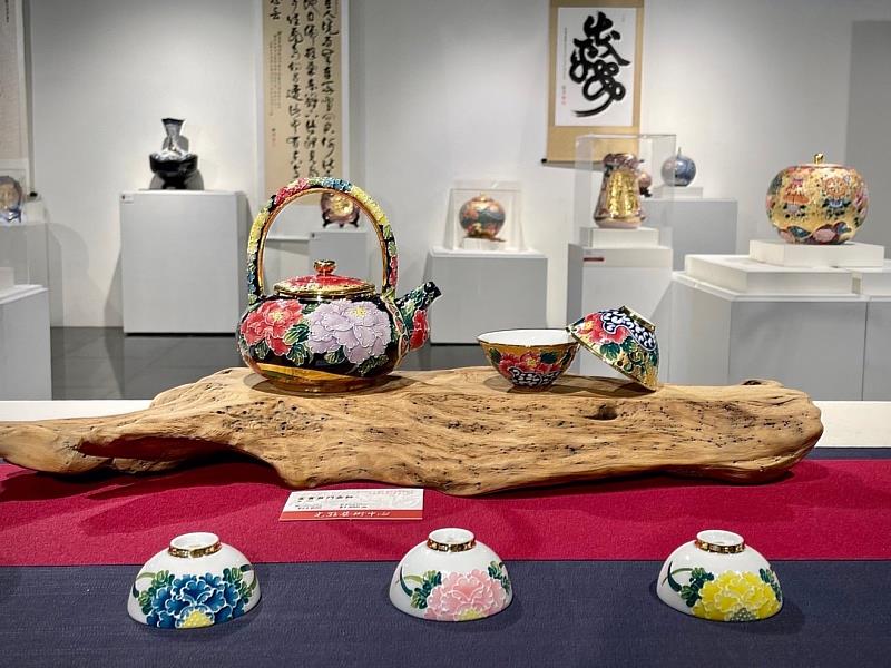 《新法華瓷藝-張美雲個展》融古創新曠世經典，完美體現文化底蘊，廣受各界好評推薦