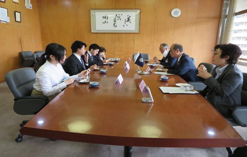 圖/日本岡山市府特別端出來自台灣的釋迦霜淇淋款待學生，讓學生一解鄉愁。