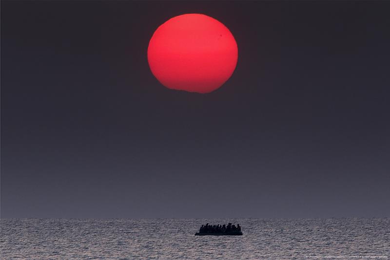展出作品_2016 REFUGEES UNDER THE SUN  紅日下的難民船
