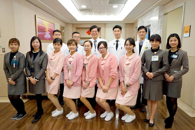 林聖哲院長(第二排中)及健康檢查中心優質團隊及中心主任李崇豪醫師(第二排左2).