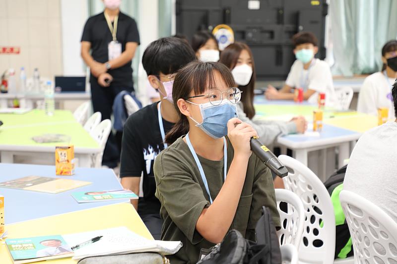 嘉義縣首場校園自治培力工作坊！高中生積極發問翁縣長參與學運經驗