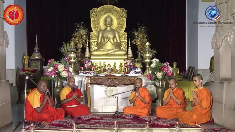 Buddhist monks were reciting sutras in Sarnath, one of the four holy sites for Buddhists as it was where Shakyamuni Buddha first taught the Dharma. (Photo courtesy of ibcworld)