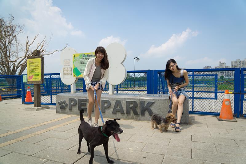 永和綠寶石寵物公園是民眾遛狗好去處