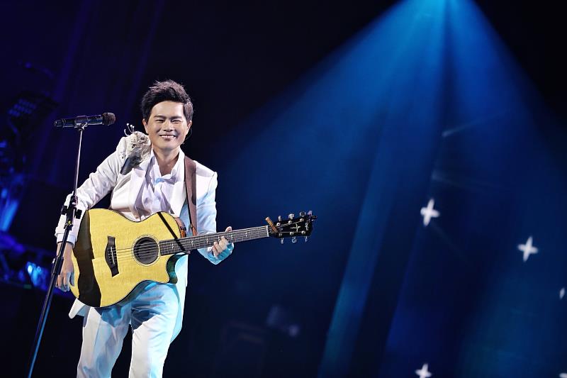 金曲律師歌王蘇明淵以第二張創作專輯《敢敢》入圍第33屆金曲獎最佳台語男歌手獎。