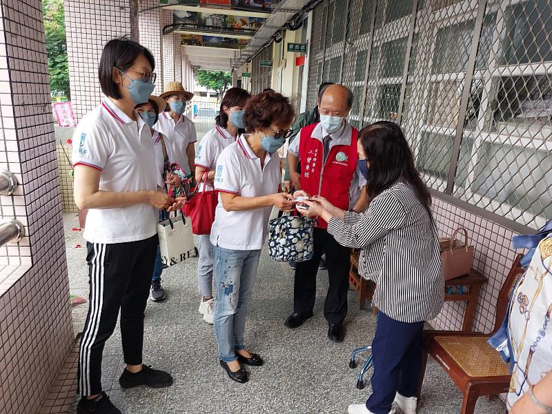 公私協力防疫更給力- 屏東縣蘭馨國際交流協會捐贈屏東縣學校快篩試劑
