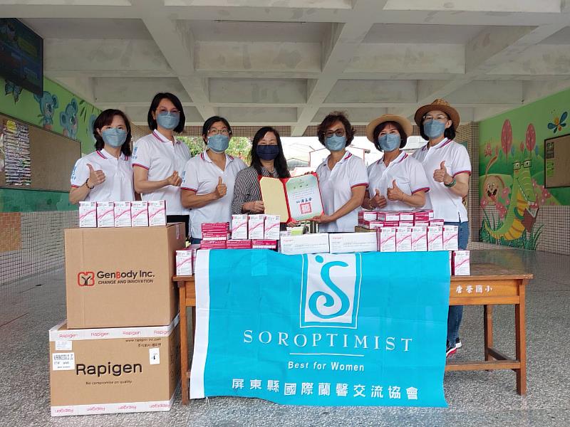 公私協力防疫更給力- 屏東縣蘭馨國際交流協會捐贈屏東縣學校快篩試劑