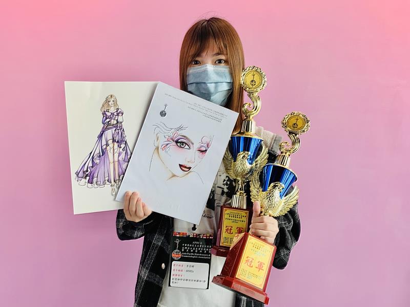 時尚學程一年級李苡嫻同學榮獲「服裝造型設計組」、「創意臉部彩繪設計紙組」2項冠軍