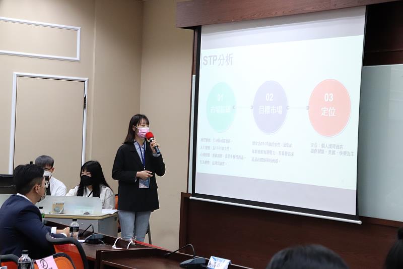南華大學企管系舉辦研討會，透過專家、學者及研究生之論文發表，探討管理與決策之理論與實務。