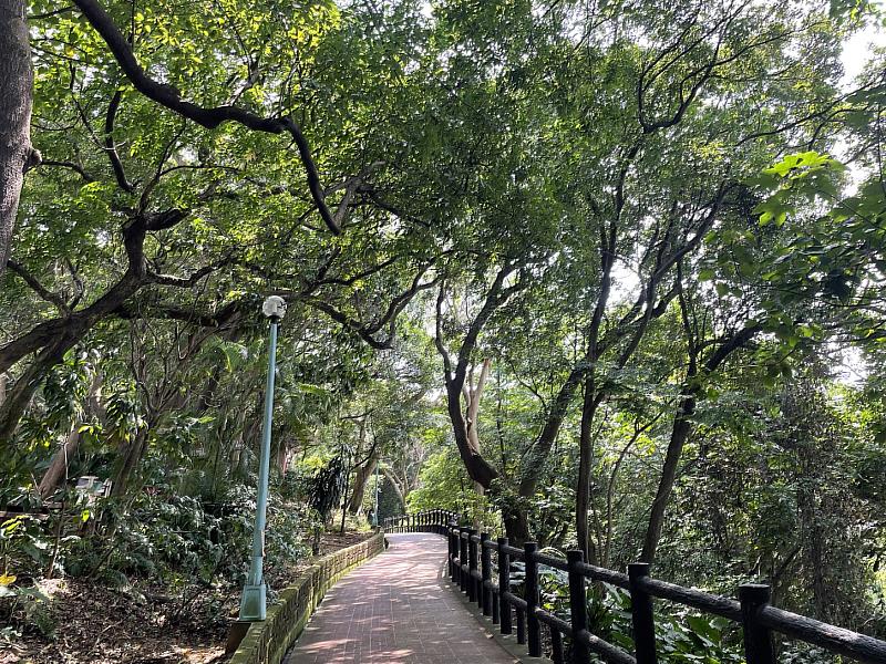 嘉穗公園涼爽舒適的環狀步道