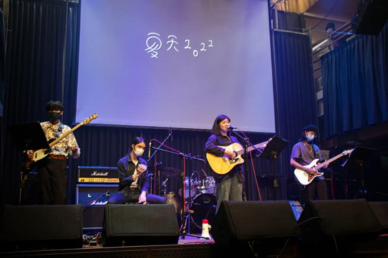 圖三：廣電系專輯組共七組學生發揮四年所學，現場演奏自創歌曲