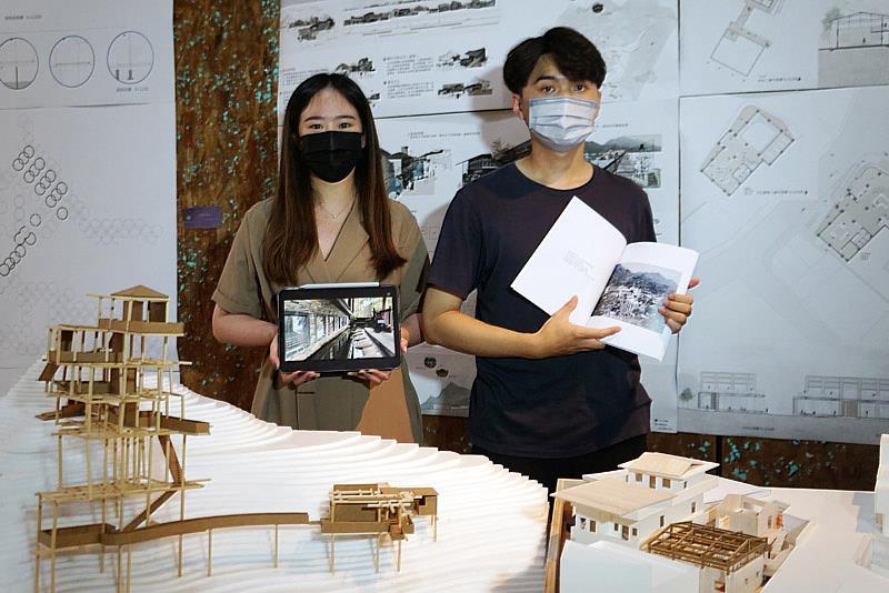 大葉大學空設系游佳瑜(左)、劉丞智(右)設計的「水物山行」，入圍金點新秀贊助特別獎