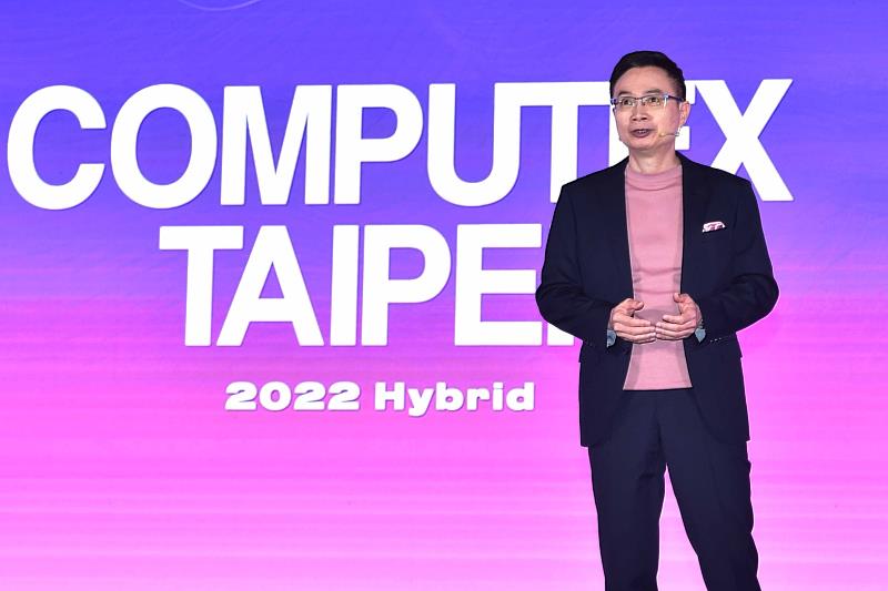3. 外貿協會董事長黃志芳強調 COMPUTEX 2022將透過虛實並進的方式建構全球科技生態系，持續為前瞻科技產品創造國際舞台。