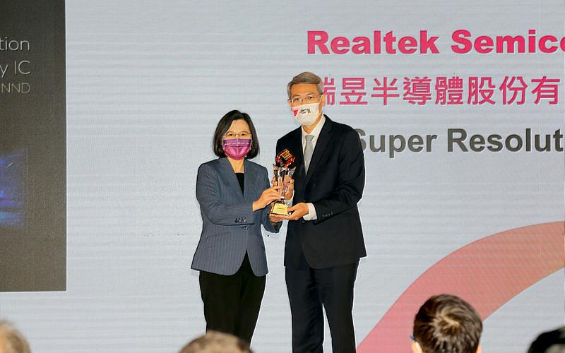 今年COMPUTEX年度大獎（Best Choice of the Year）由瑞昱半導體AI超級解像度晶片（RTD2892NND）獲得。
