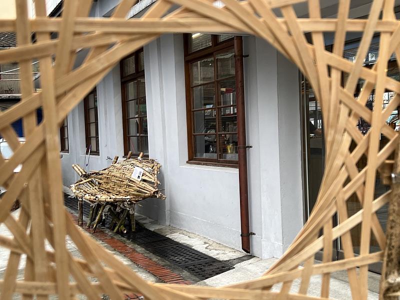 透過對基地環境的觀察，朝陽學子建構出「停與亭」的空間想像，頗受好評。