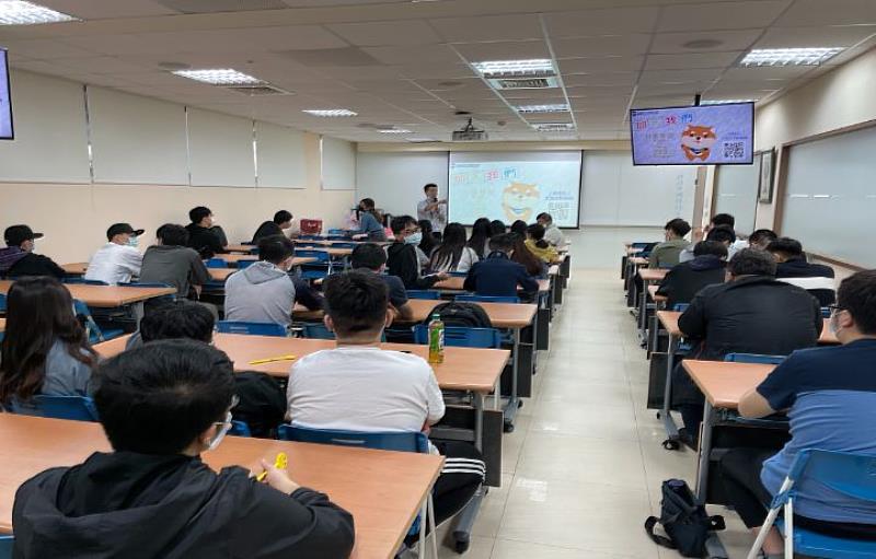 中華大學光電系學生到矽格公司進行企業參訪。