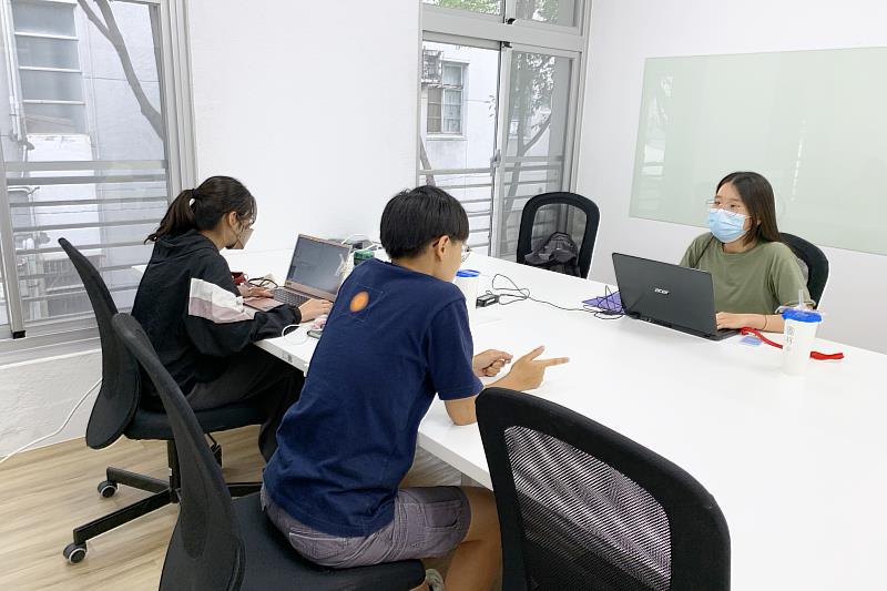 贏地創新育成基地擁有多元機能空間供新創團隊使用，歡迎正在尋找創業起點與資源的新創團隊洽詢。(中信金融管理學院提供)