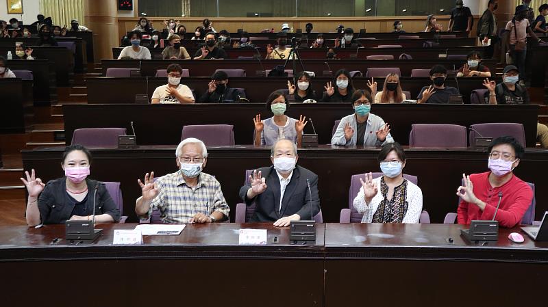 03南華大學邀請福邦創業投資股份有限公司黃顯華董事長蒞校演講，現場大合照。