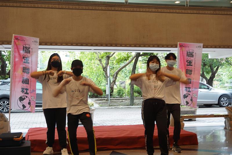 僑生聯誼社幹部帶來精彩舞蹈表演