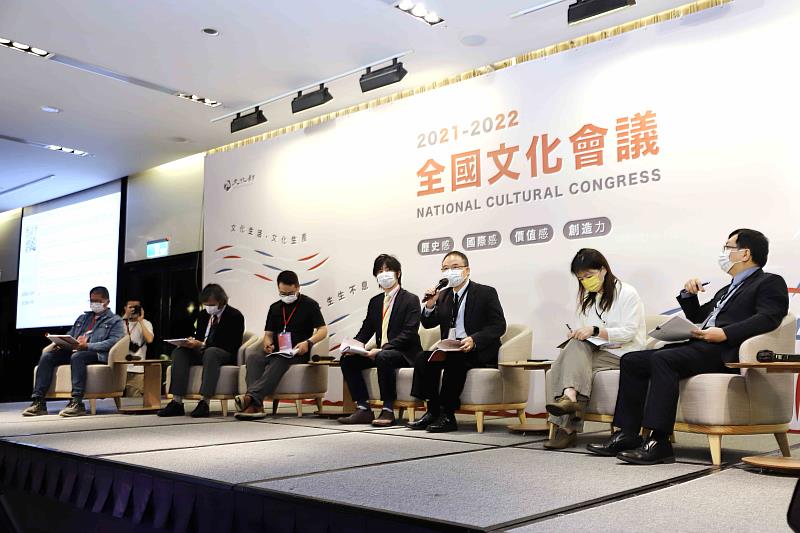 文化部政務次長蕭宗煌(右3)主持分區論壇結論報告民眾提問